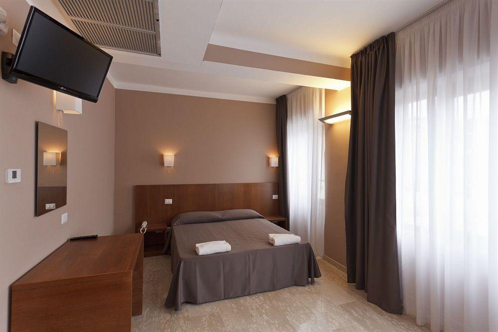 Hotel Oasi Village Milán