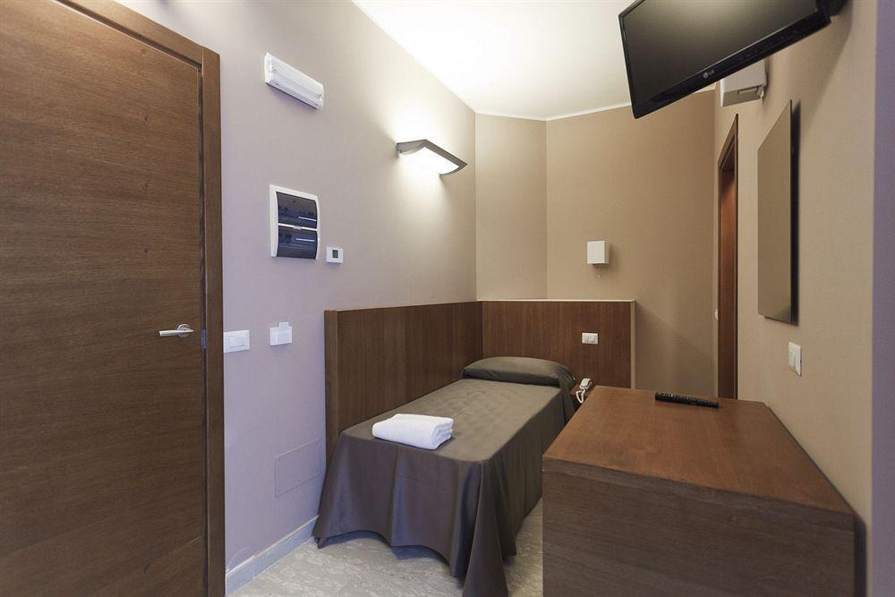 Oasi Village Hotel Milán